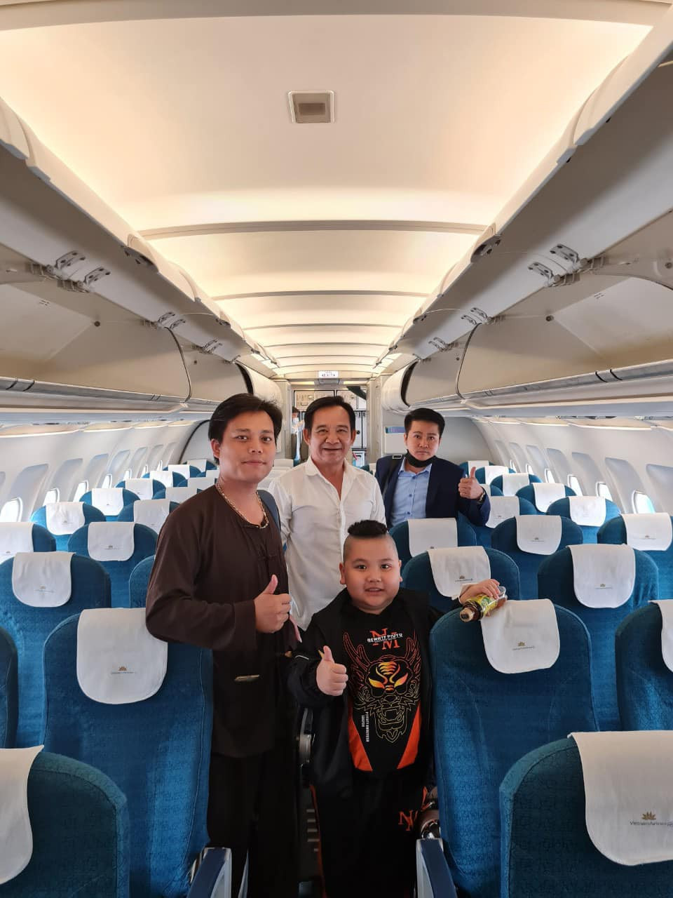 NSƯT Quang Tèo, đạo diễn Nguyễn Lớp cùng nhau đi diễn.