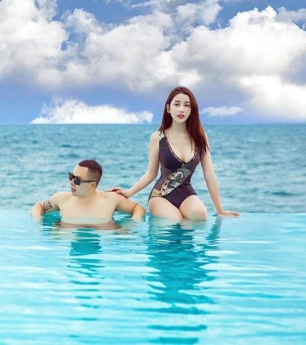 Chính vì điều này mà Ngọc Trinh bị cho là hết thời, không còn được "cưng" như trước vì bị Angelaploy soán ngôi.