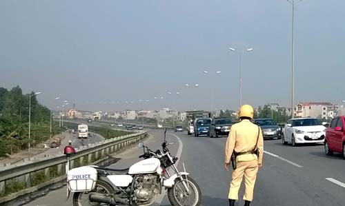 Khu vực đường dẫn lên cầu Thanh Trì.