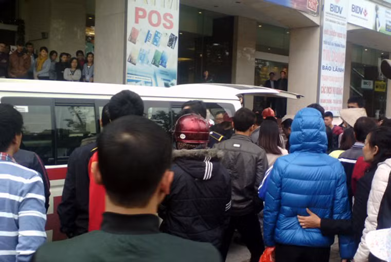 Cả xe cứu hỏa và xe cứu thương đều kịp thời đến hiện trường