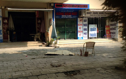 Nơi người phụ nữ rơi từ tầng 7 xuống đất.