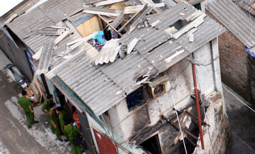 Cơ quan công an đến hiện trường điều tra nguyên nhân xảy ra cháy