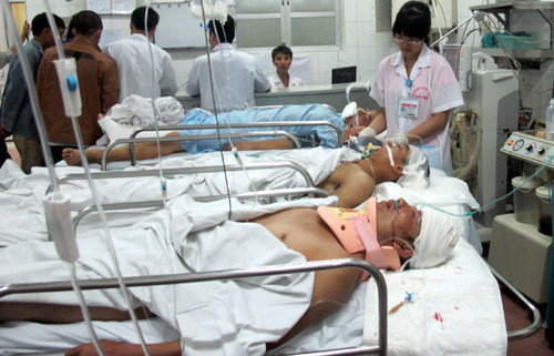 3 công nhân đang cấp cứu ở BV Việt - Đức.