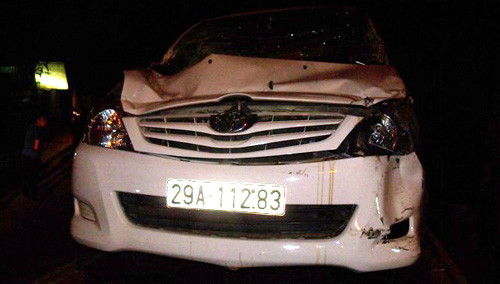 Chiếc taxi bị hư hỏng nặng.