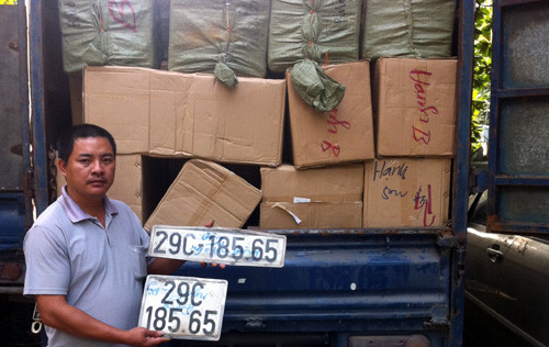 Lái xe Đông và số hàng không rõ nguồn gốc.