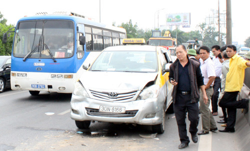 Hiện trường vụ tai nạn liên hoàn