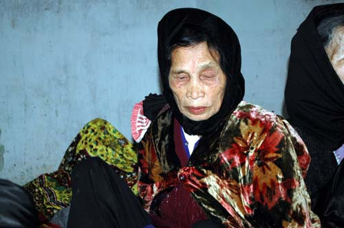 Bà Lượt khóc khô nước mắt khi hay tin 2 con chết ngạt.