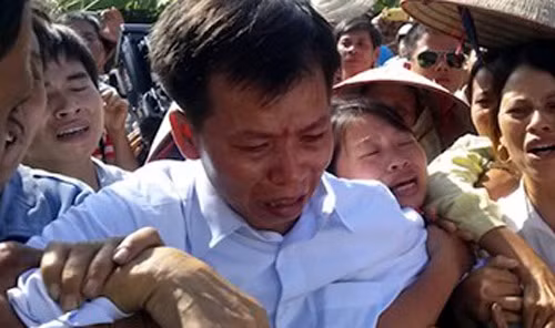 Ông Chấn ngày trở về sau 10 năm vui mừng trong nước mắt.