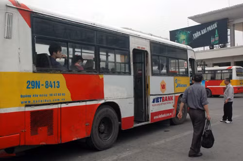 Khi các tuyến đường thường xuyên xảy ra ách tắc, xe buýt là giải pháp?