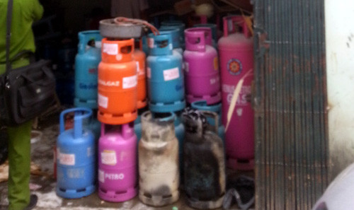 Một số bình gas bị cháy.