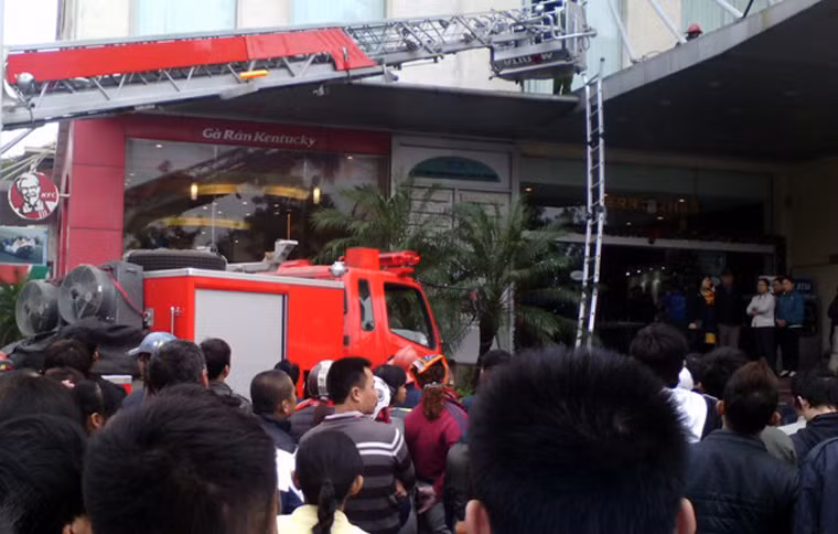 Vụ việc xảy ra khiến nam thanh niên khoảng 30 tuổi, chưa rõ danh tính nguy kịch, phải nhập viện.