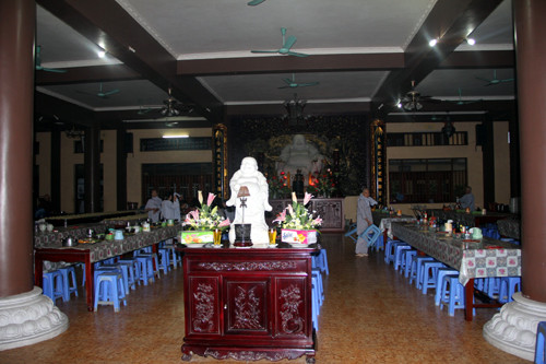 Trai Đường nơi tiếp đồng bào đến dân hương.