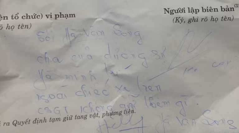 Ông Hà Văn Long (cha của Trí) đã đến đội CSGT Chợ Lớn khuyên bảo con trai việc chấp hành pháp luật.