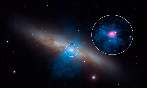 Ẩn tinh siêu sáng (khu vực màu đỏ tươi được khoanh tròn) trong dữ liệu quan sát từ kính viễn vọng NuSTAR của NASA.