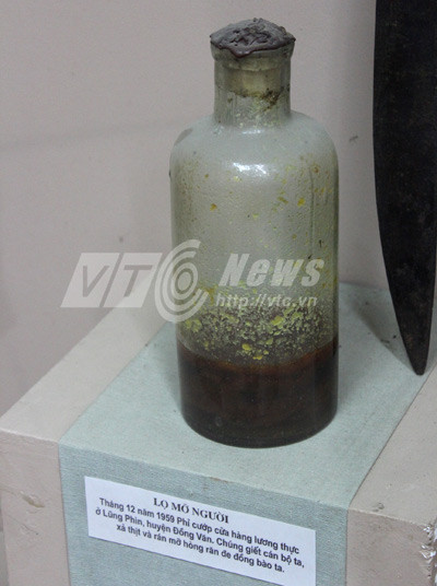 Lọ mỡ người trưng bày ở Bảo tàng tỉnh Hà Giang.