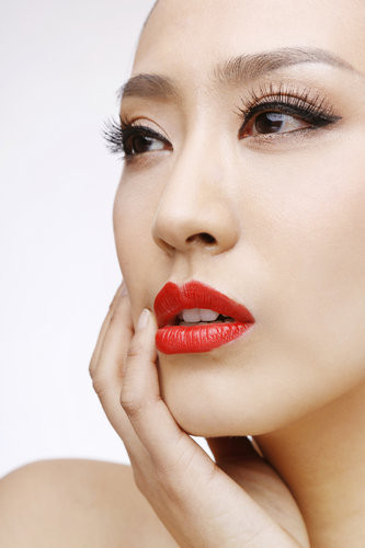 Nhân trung thẳng, chỗ gần mũi hẹp, chỗ gần môi rộng, có đường nét rõ ràng là tốt nhất. Người có nhân trung là người ngay thẳng, trung nghĩa, con cháu đầy nhà.