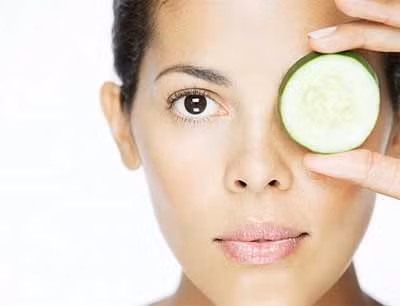 Với đuôi mắt ở Gian Môn, nếu trên 40 tuổi mà đuôi mắt không rõ vân thường là người thiếu lạc quan và thiếu tự tin; dưới 20 tuổi mà nếp nhăn ở phần đuôi mắt rõ ràng thường là người lao động vất vả; thiếu trung thực.