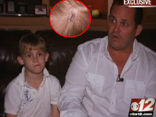 Cậu bé Steven Lippard và cha.