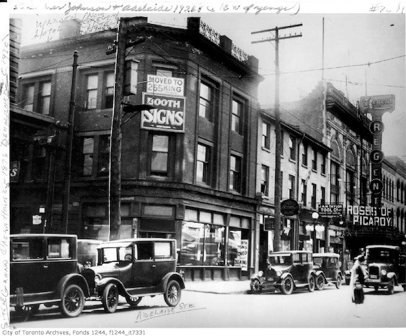 Nhà hát Grand Opera House từng thuộc sở hữu của Ambrose Small cũng là nơi cuối cùng người ta còn nhìn thấy ông.