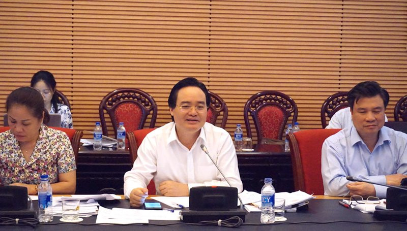 Bộ trưởng Phùng Xuân Nhạ cho biết ban soạn thảo đã tổng hợp những vấn đề lớn sau phiên họp Quốc hội hồi tháng 5 vừa qua. Ảnh: Quochoi.vn Bộ trưởng Phùng Xuân Nhạ cho biết ban soạn thảo đã tổng hợp những vấn đề lớn sau phiên họp Quốc hội hồi tháng 5 vừa qua. Ảnh: Quochoi.vn