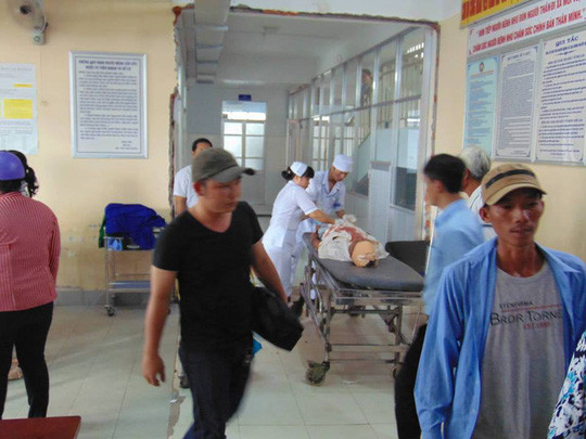 Một nạn nhân bị thương rất nặng ở vùng đầu đang điều điều trị tại bệnh viện