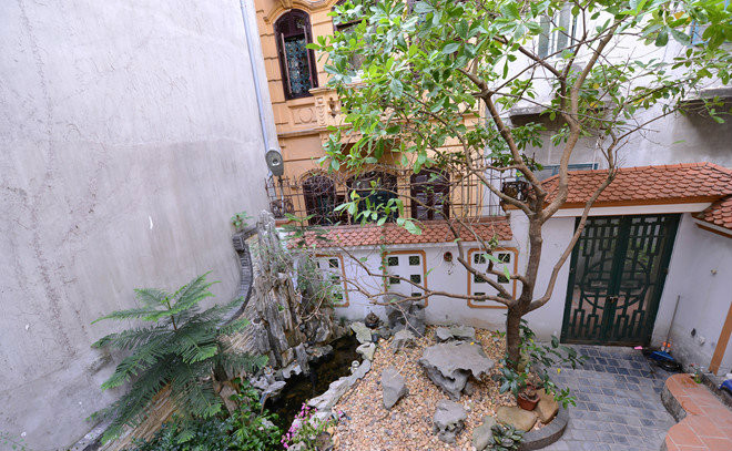 Anh chia sẻ mình và bà xã Thanh Hoa quyết định mua căn nhà này chỉ trong chừng 1 tiếng đồng hồ. Anh chia sẻ mình và bà xã Thanh Hoa quyết định mua căn nhà này chỉ trong chừng 1 tiếng đồng hồ.