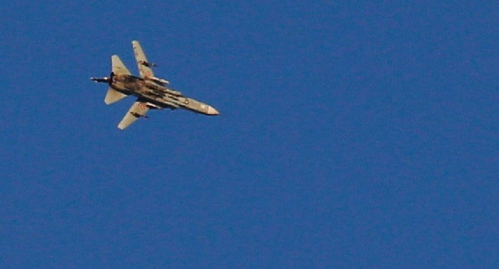 Máy bay trên không phận Syria nhìn từ phía Cao nguyên Golan. Ảnh: Reuters