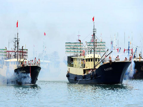 Những tàu cá của Hải Nam thường được chính phủ Trung Quốc điều đến biển Đông đánh bắt cá dù chính Trung Quốc ban hành lệnh cấm đánh bắt cá hàng năm - Ảnh: Xinhua
