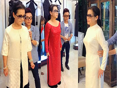 Ca sĩ Khánh Ly đã trở về Sài Gòn, vào chiều 3/5, ca sĩ Khánh Ly đã thử trang phục của nhà thiết kế Công Trí để chuẩn bị cho đêm diễn vào ngày 9/5 tại Hà Nội.