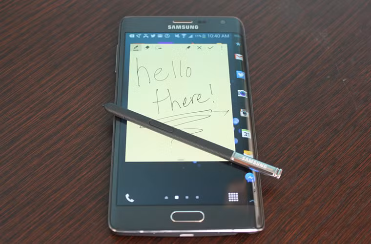 Bạn có hẳn một cây bút để thao tác, vẽ vời và ghi chú.