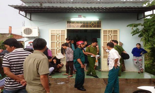 Lực lượng công an phong tỏa, khám nghiệm hiện trường vụ trọng án.