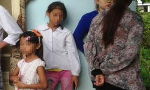 Những đứa trẻ vô tội từ nay phải sống cảnh mồ côi cha mẹ, bơ vơ giữa chợ đời.