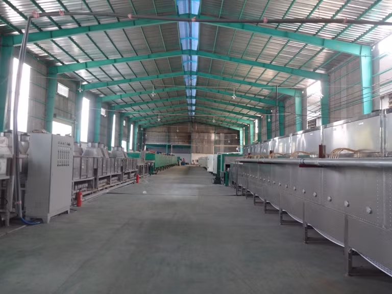 Dây chuyền công nghệ sản xuất nệm cao su thông hơi tự động liên tục.