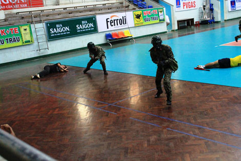 Lực lượng đặc công tấn công quân khủng bố.