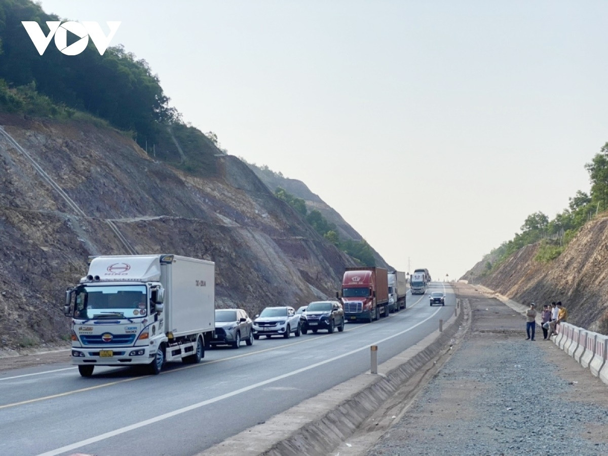 Thanh tra Chinh phu yeu cau xu ly nghiem vi pham lien quan cao toc Cam Lo-La Son