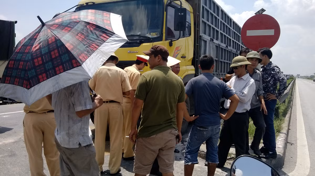 Lực lượng chức năng đang tiến hành điều tra làm rõ.