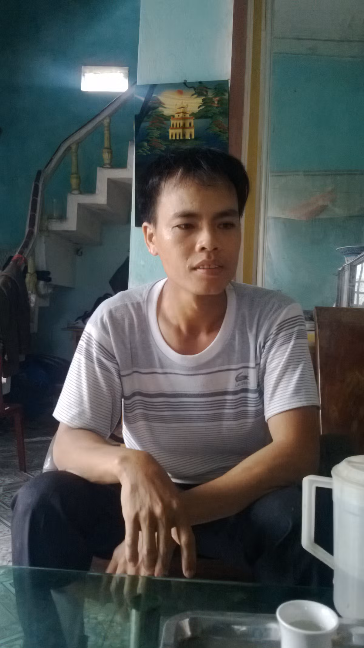 Anh Lê Bá Nguyện, người con nuôi của bà Lê Thị Thúy cũng tố bà Thúy lừa bán 2,2 tấn hành trị giá 120 triệu đồng