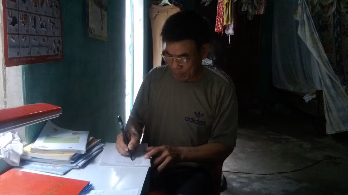 Ông Nguyễn Quang Khởi tố bị điêu đứng khi cho bà Thúy mượn tiền mà không trả.