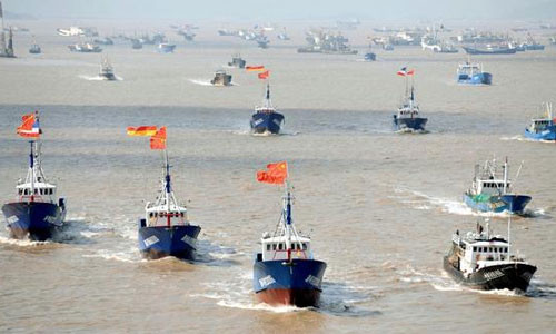 Một đoàn tàu đánh bắt cá của các ngư dân Trung Quốc đang thẳng tiến tới vùng Hoa Đông. (Ảnh minh họa)