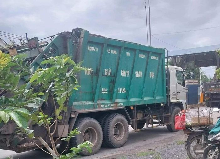 Vu cha om thi the con ben duong o Dong Nai: Khoi to tai xe xe cho rac gay tai nan