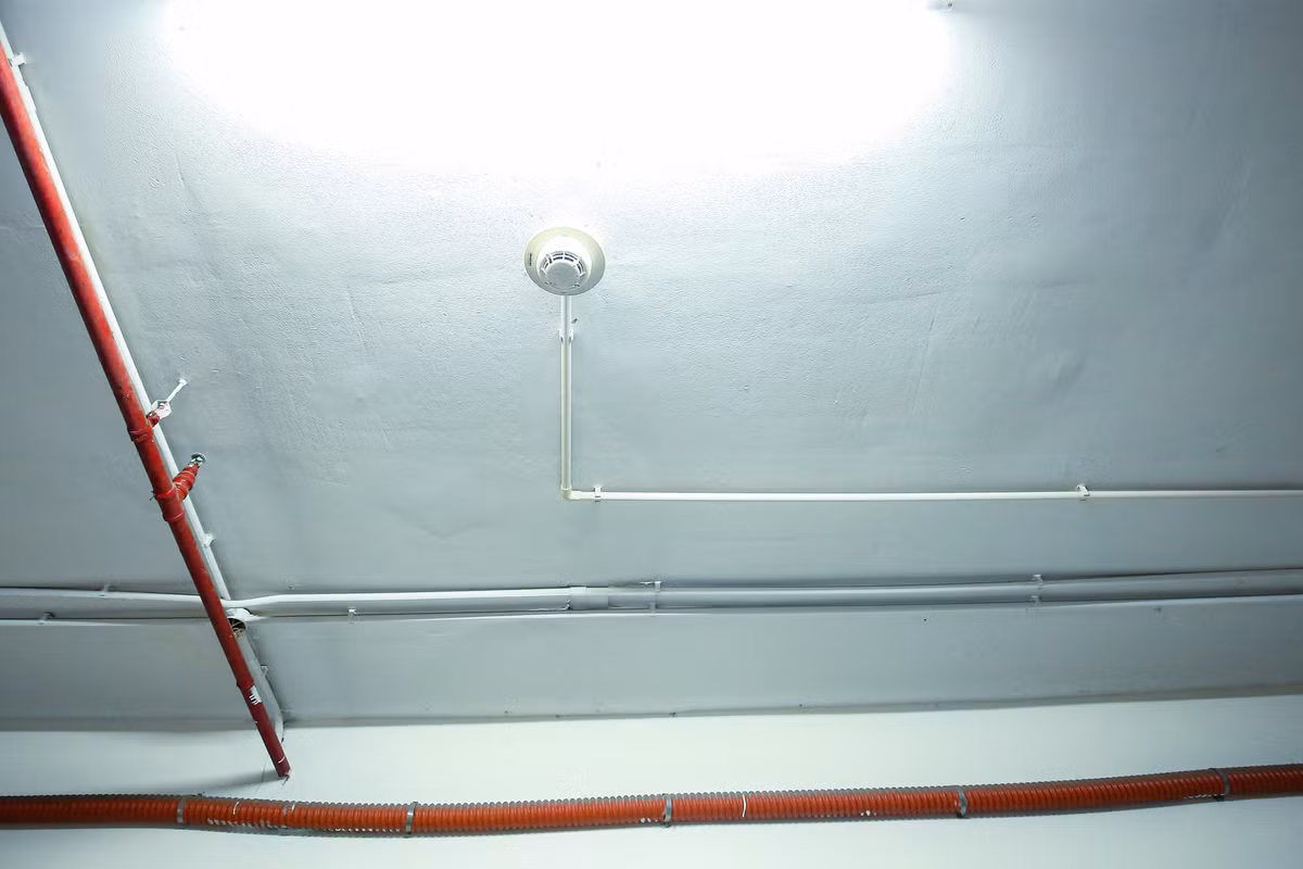 Hệ thống đầu phun Sprinkler tự động tại tầng 1 để xe .