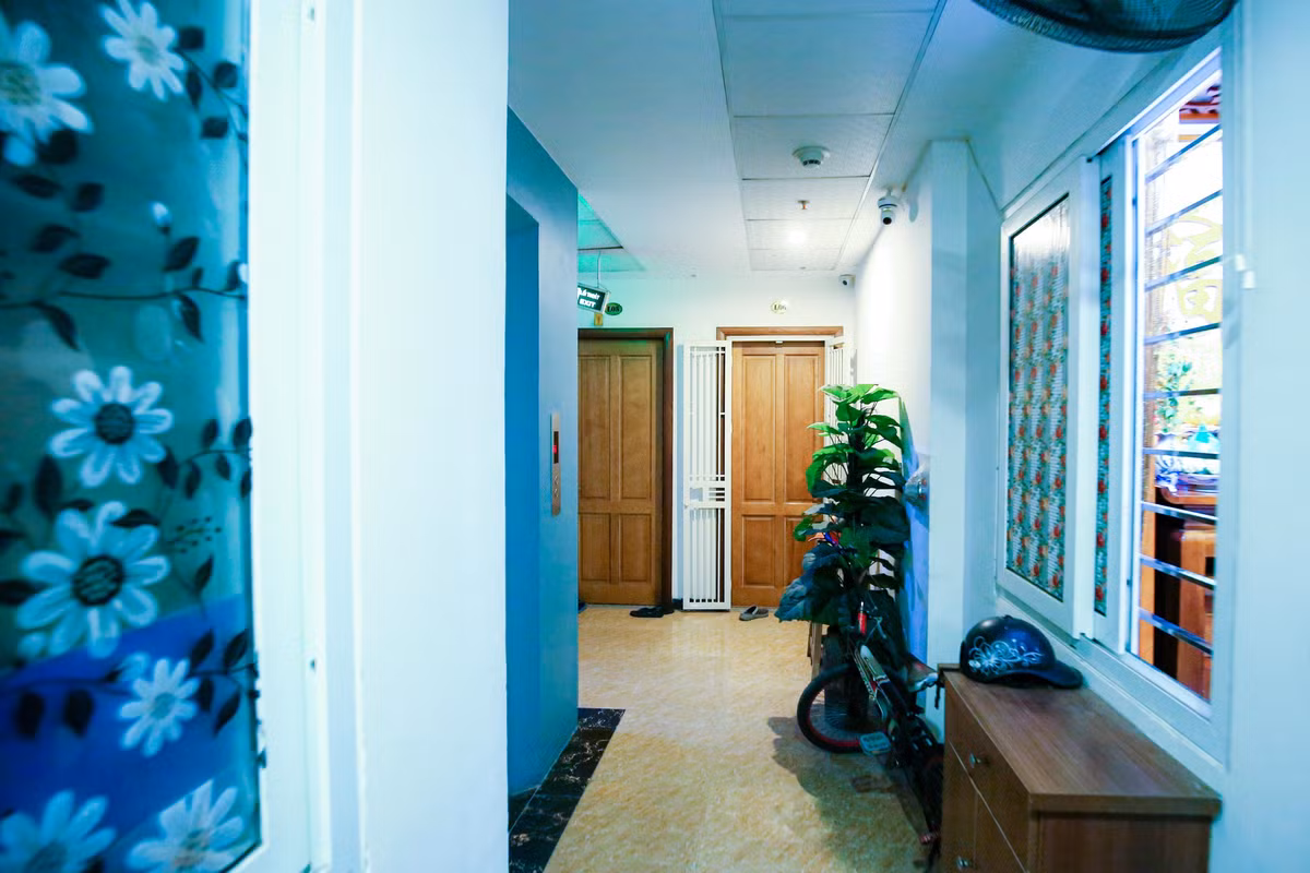 Bà Lê Thị Ánh Tuyết, Phó Chủ tịch UBND phường Trung Liệt, cho biết tòa nhà số 58B-C ngõ 117 phố Thái Hà của ông Nghiêm Quang Minh được đưa vào sử dụng từ năm 2018.