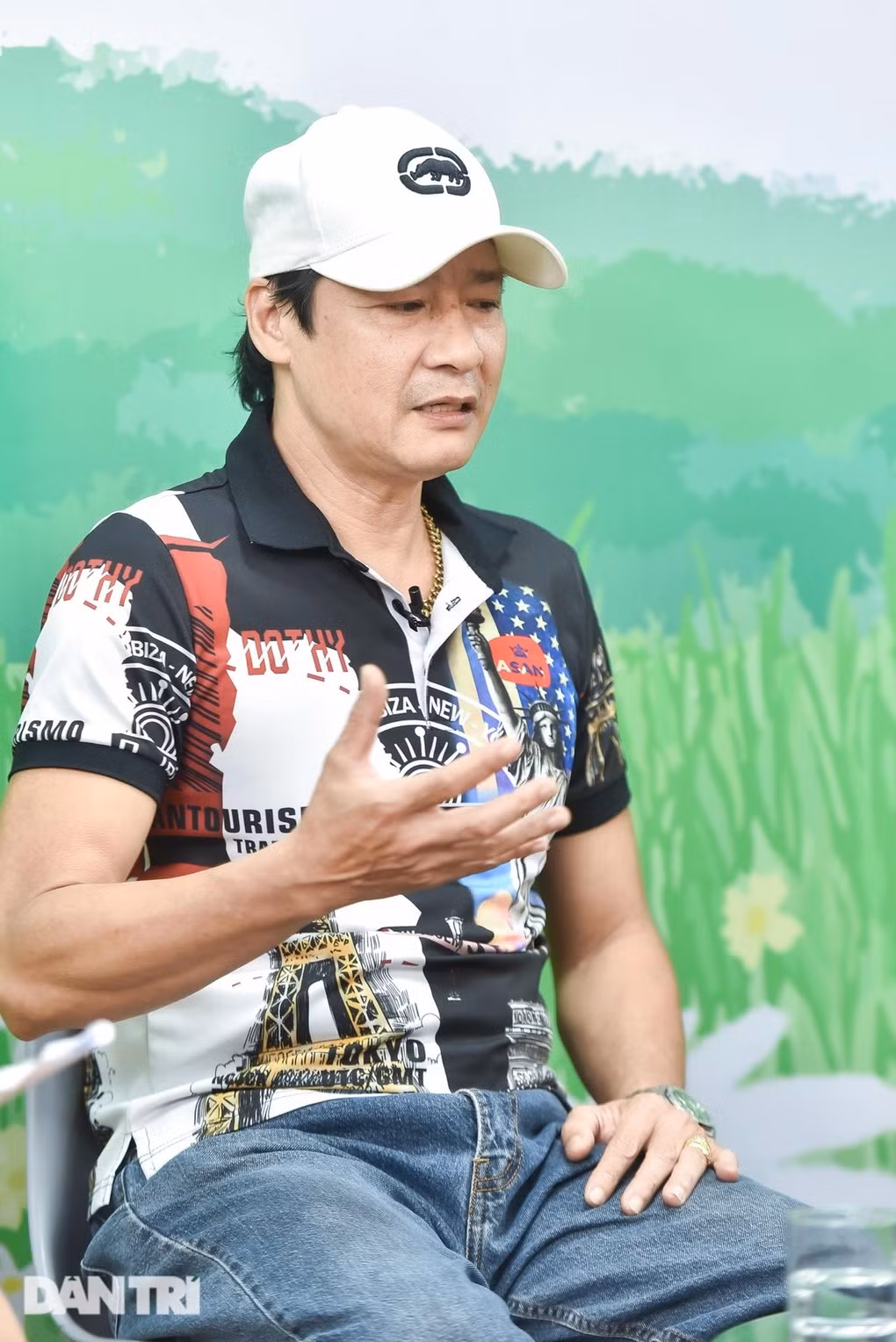 NSƯT Võ Hoài Nam tuổi U60: Thích mặc đồ cũ, tự nhận mình… giàu có - 4