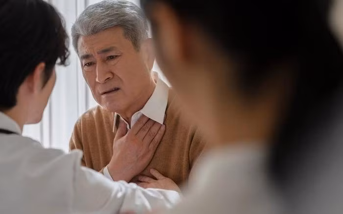 Bo khong nuoi con nhung khi tai bien thi bat con cai don ve cham soc