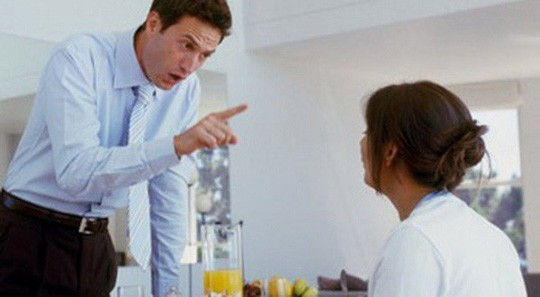 Vợ bị lừa tiền qua mạng, chồng có hành động khiến cô muốn ly hôn Vo bi lua tien qua mang, chong co hanh dong khien co muon ly hon