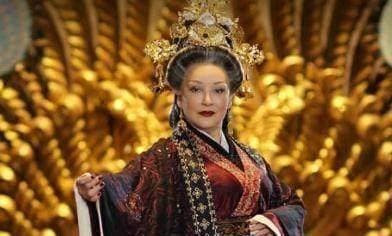 Hoàng đế băng hà, tân Hoàng đối phó với ba ngàn 'bà mẹ nhỏ' - Hình 2 Hoang de bang ha, tan Hoang doi pho voi ba ngan 'ba me nho'-Hinh-2