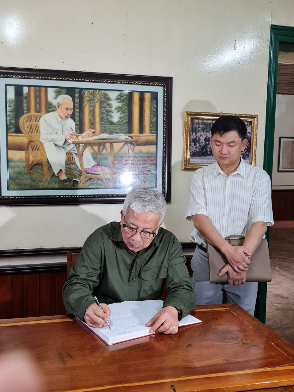 Thuong tuong Nguyen Chi Vinh - mot “Nguoi Thay