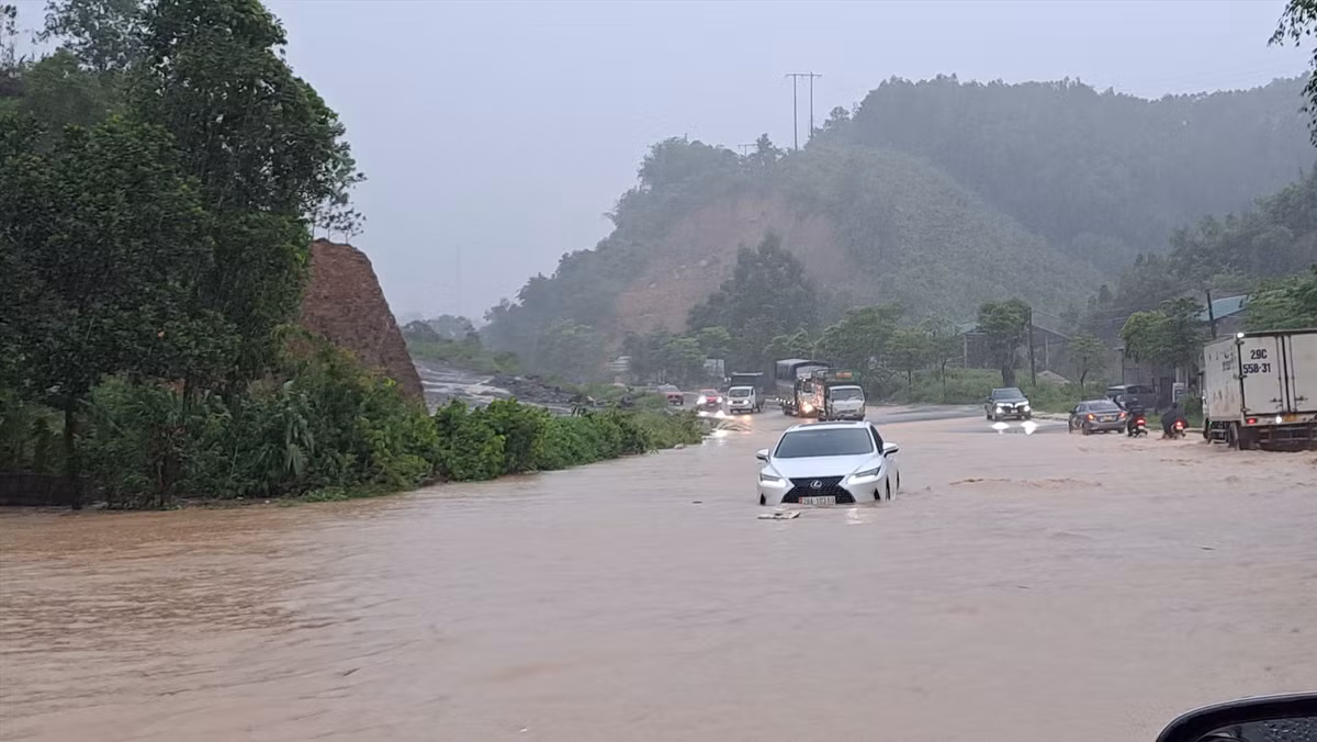 Cu tri than phien quoc lo 6 cu mua la ngap