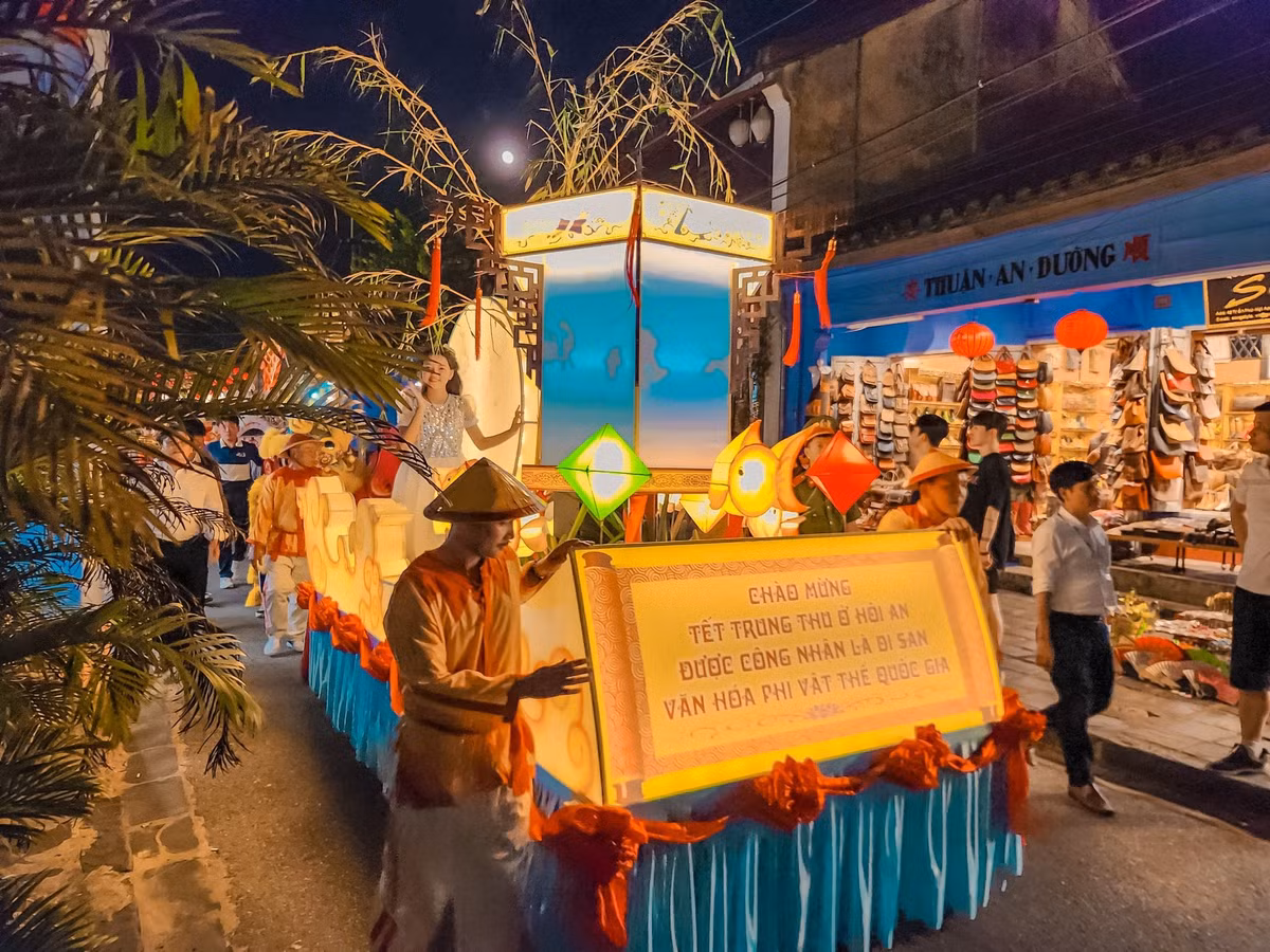 Năm nay thành phố Hội An tổ chức nhiều hoạt động vui tươi, ý nghĩa. Đặc biệt trong dịp này, thành phố tổ chức đoàn rước danh hiệu di sản văn hóa phi vật thể quốc gia và tổ chức lễ trao quyết định của Bộ VH-TT&amp;DL công nhận Di sản Văn hóa phi vật thể quốc gia Tết Trung thu ở Hội An.