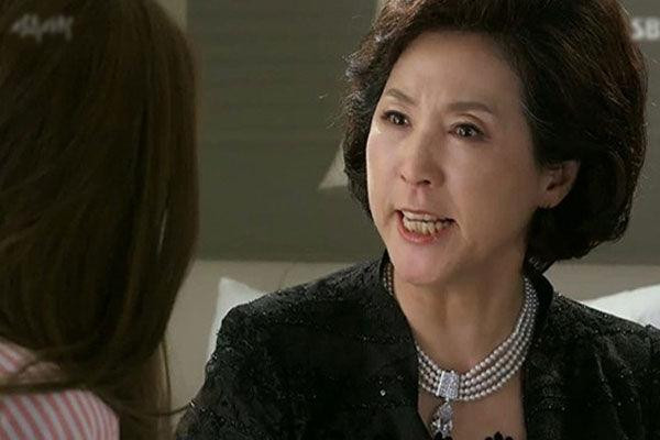 Thong gia den tham chau, me chong khien toi uat uc bo ve ngoai